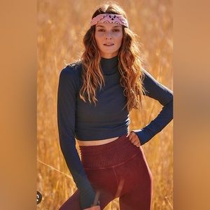 Free People Can’t handle this long-sleeve crop 
Size L